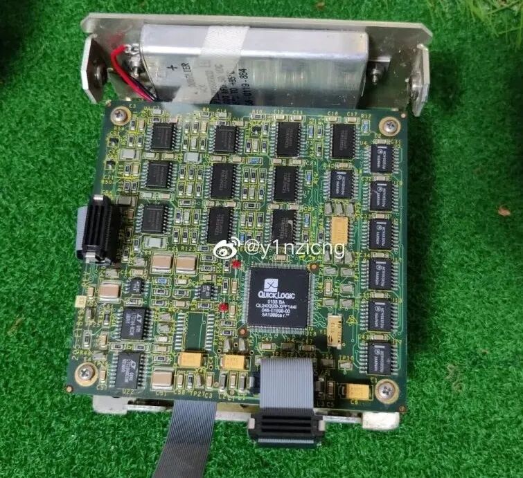 拆解神秘的飞机黑匣子，看看里面的PCB和元器件都长什么样?的图14