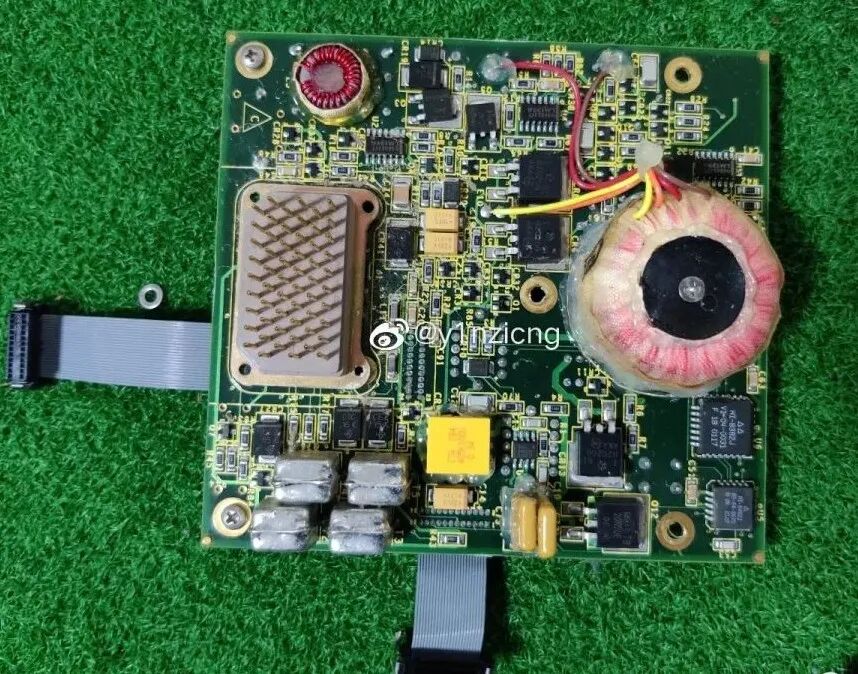 拆解神秘的飞机黑匣子，看看里面的PCB和元器件都长什么样?的图17