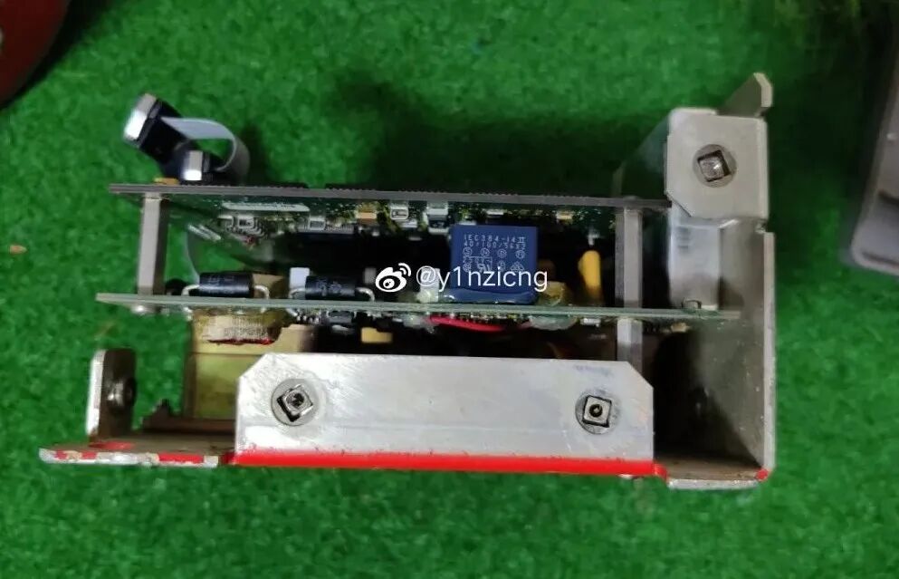 拆解神秘的飞机黑匣子，看看里面的PCB和元器件都长什么样?的图13