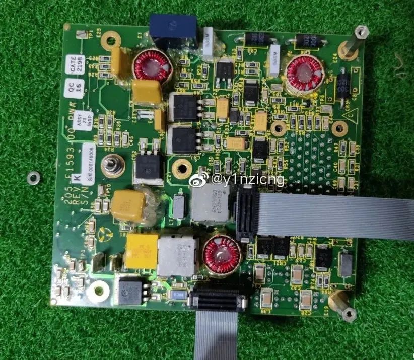 拆解神秘的飞机黑匣子，看看里面的PCB和元器件都长什么样?的图18