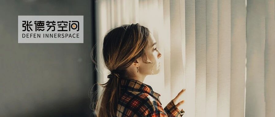 “凌晨1点，23岁的她加班猝死”：被焦虑裹挟的时代，我们如何停下来？