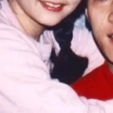当红女星嫁小8岁丈夫，丁克29年，遭全网唱衰：如今，这场“姐弟恋”怎么样了？