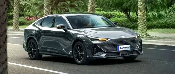 10.89万起售还有电动尾翼，长安UNI-V“搅局”运动轿跑市场