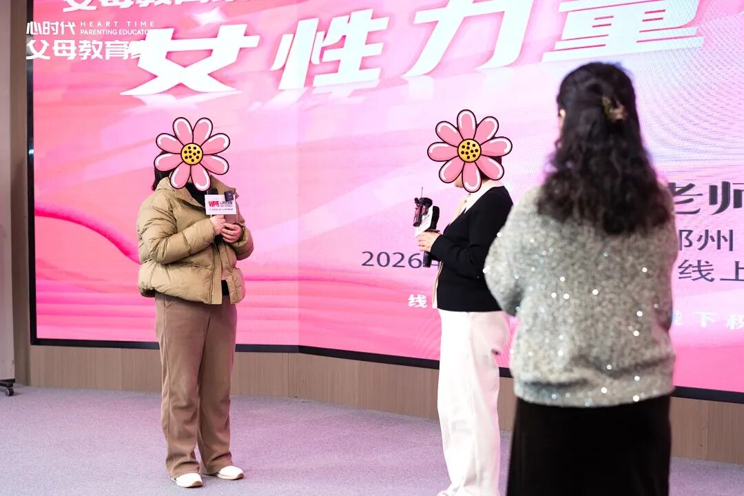 别再说“你是哥哥要让着妹妹”了！这样“端水”只会毁了俩娃，高情商父母都在“注水”！