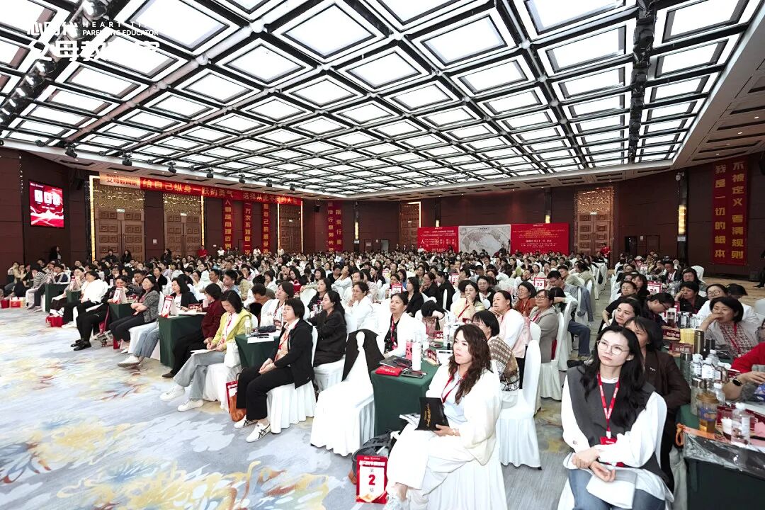 【研习院专属密训】我“恨”了自己三十年——恨外表、恨性别、恨声音……直到遇见张兆鹏老师