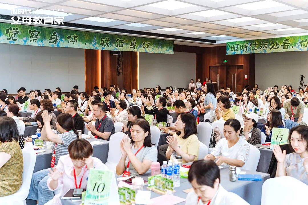 儿子不上学拿轻生威胁，父亲当场跪求老师“帮帮我！”——王克老师的回答戳中无数父母的心