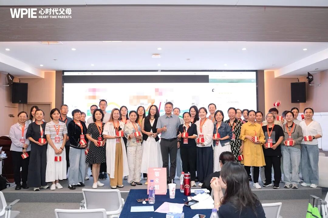 “我以前打过她，现在不敢管她”——父母越退让，孩子越失控？王克老师：“必须守住这条底线！”
