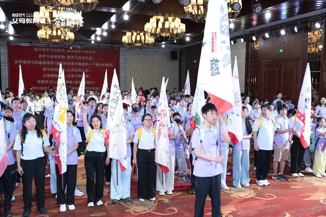 “您觉得孩子有什么优点？”父亲冷漠地说：“没发现。”——那个17岁少年的眼睛，怎么就没光了？