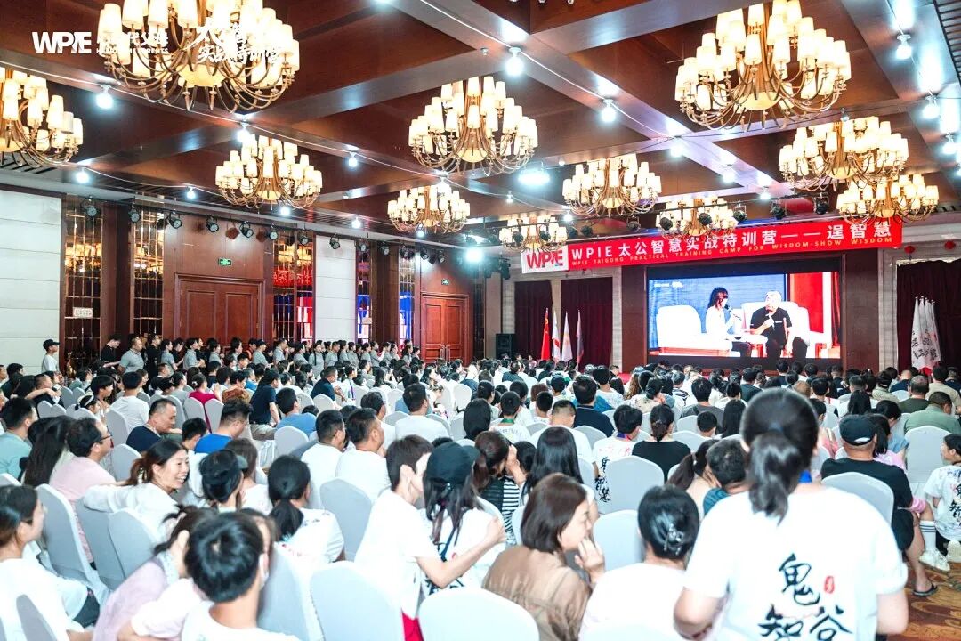 别让孩子咽下眼泪，又怪他太“胆小”！