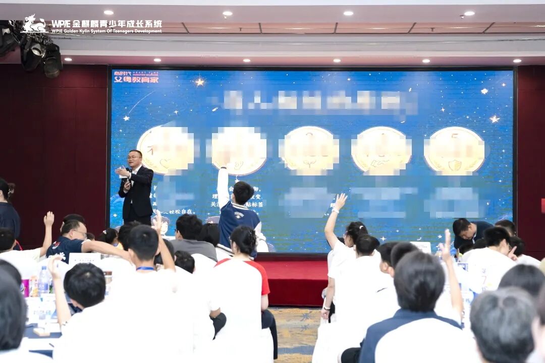 【青少年五大关系课】“爸爸只会打骂吼，妈妈给不了拥抱”——那个长发遮面的辍学女孩背后的家庭真相