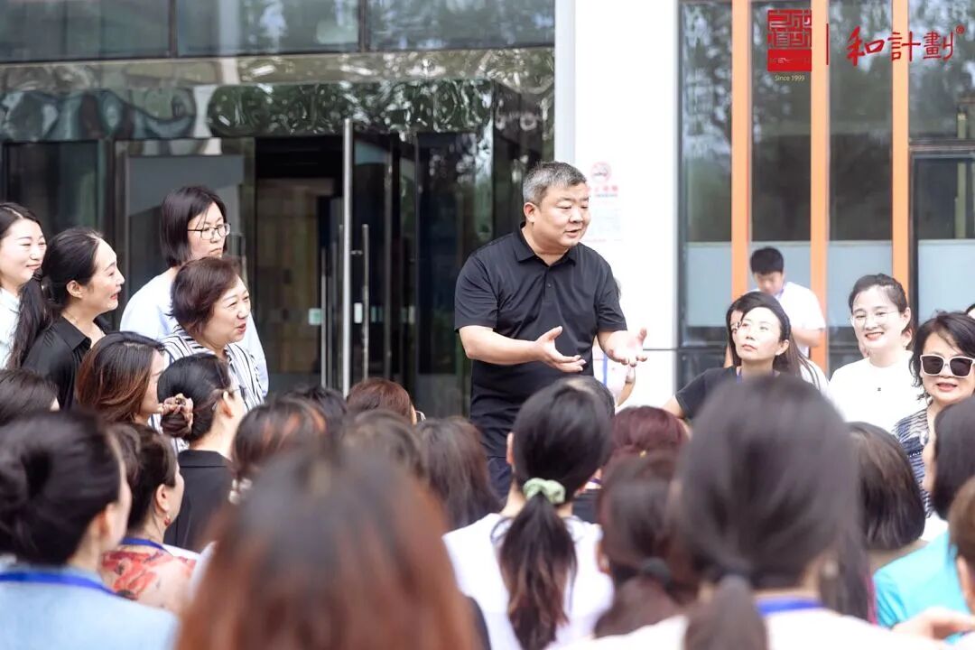 “妈妈，奶奶怎么没来接我放学？”“闲的！”——你怨的是婆婆，伤的是孩子