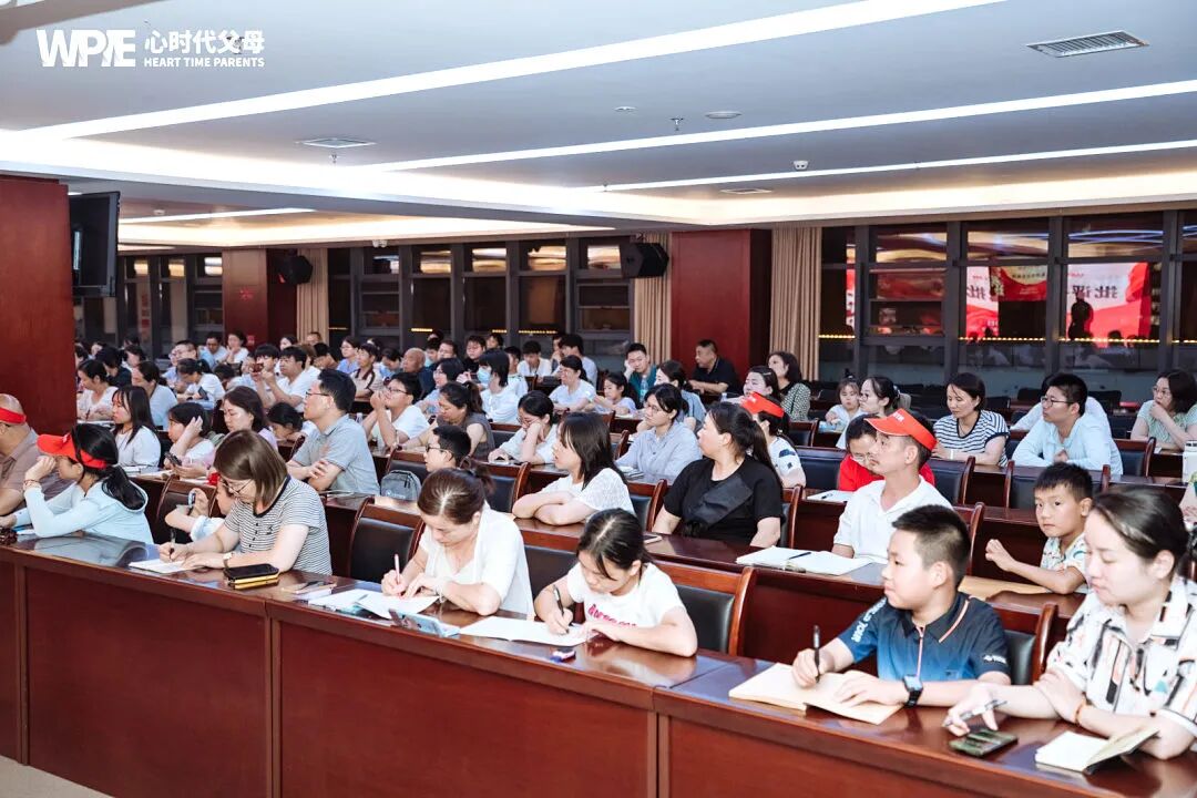 【纪琼谈家读书慧】从“向姐姐学习”到“锁死房门”：一个孩子是怎样被“比较”逼疯的？