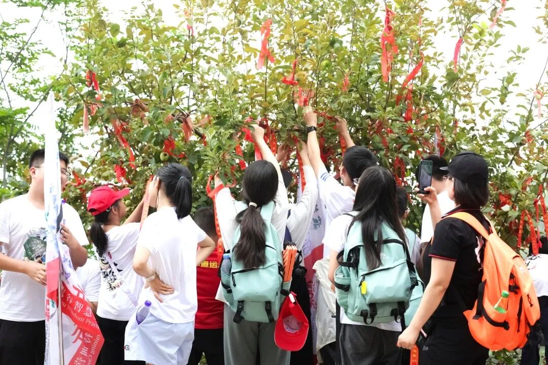 【青少年五大关系课】如果你不敢在台下跟唱，就别怪孩子不敢上台