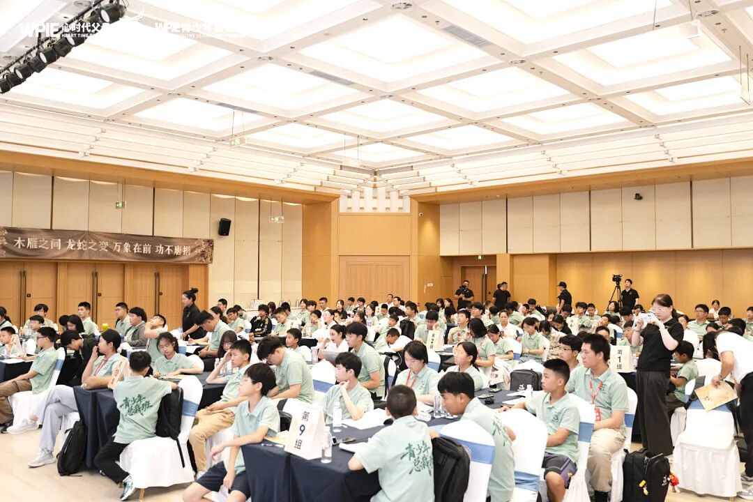 她被父母逼到初中没毕业就打工，挣的钱还被夺走给哥哥结婚买房……