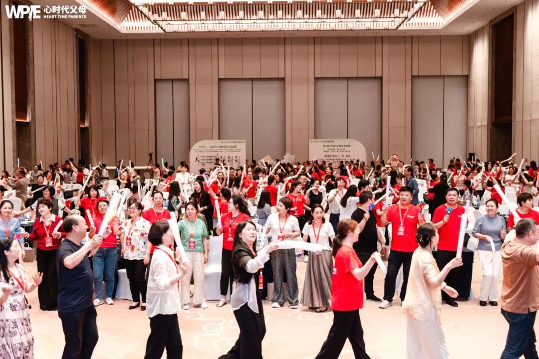 【纪琼谈家读书慧】孩子返校带手机，爸爸在班群当场揭发——一部手机，如何毁掉一个高一孩子的尊严？