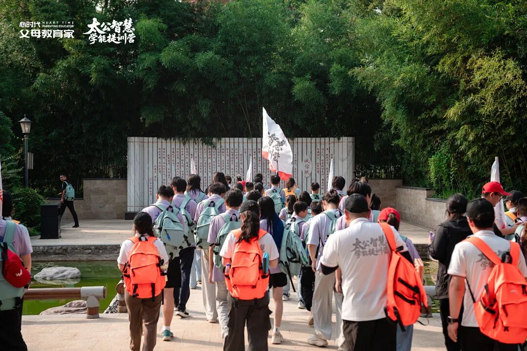 “您觉得孩子有什么优点？”父亲冷漠地说：“没发现。”——那个17岁少年的眼睛，怎么就没光了？