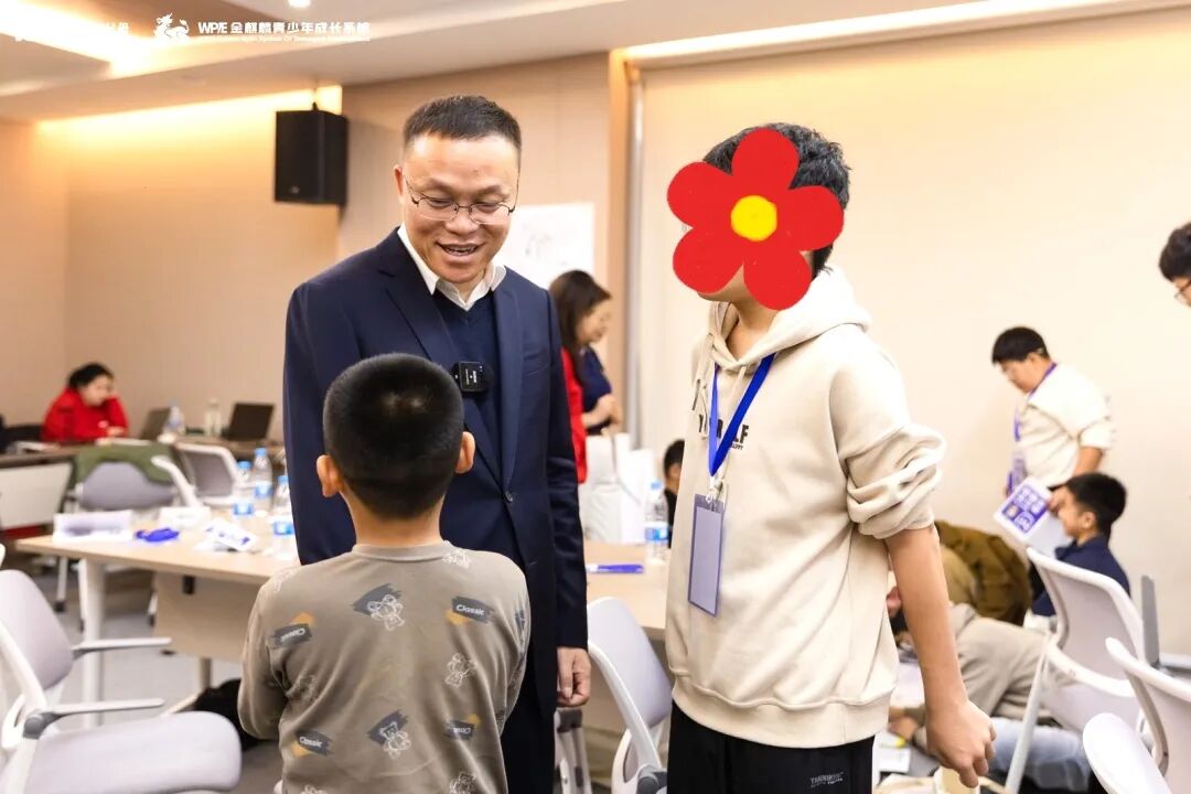 【青少年五大关系课】孩子在课堂上不举手、不发言，我差点失望透顶，直到另一位家长的话点醒了我……