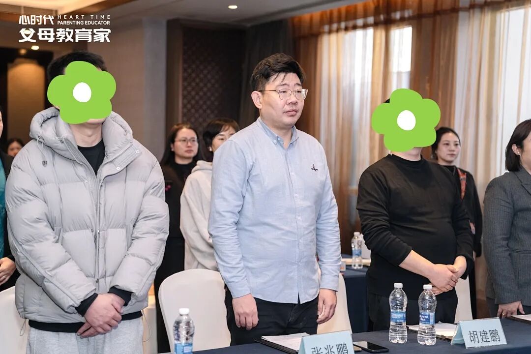 爱上大自己10岁的离异男的女孩说：“他是我的污点！我恨不得掐死他！”直到张兆鹏老师说了一句话，她瞬间释然