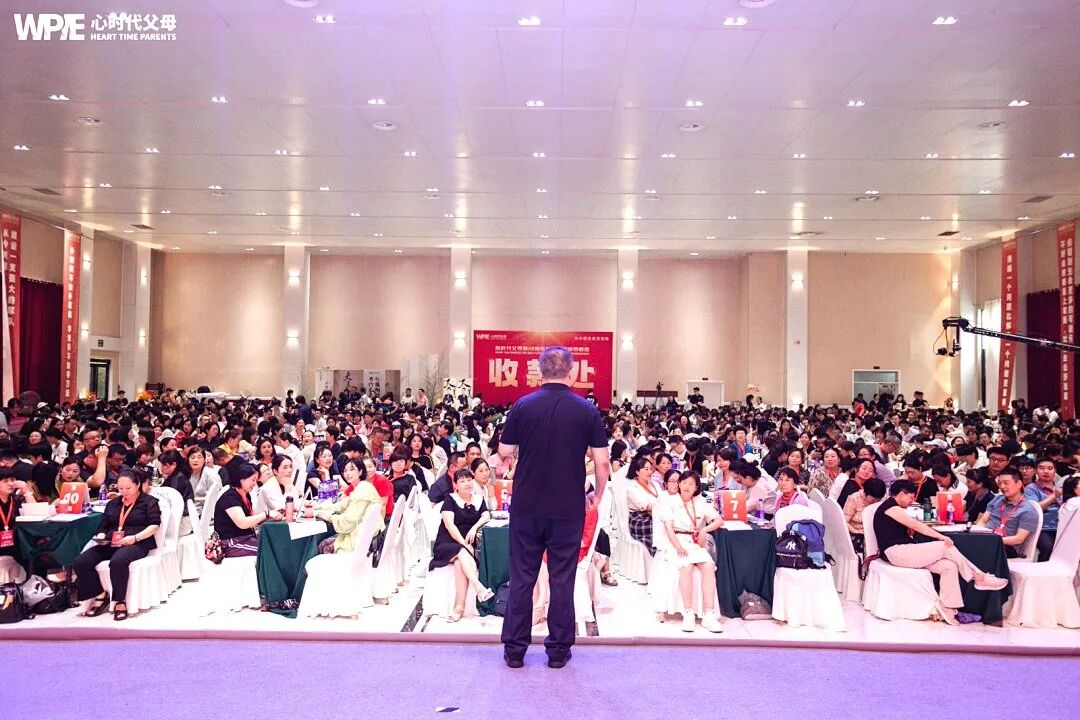 “孩子，你不用那么懂事，我和你爸爸的矛盾，不用你来承担！”