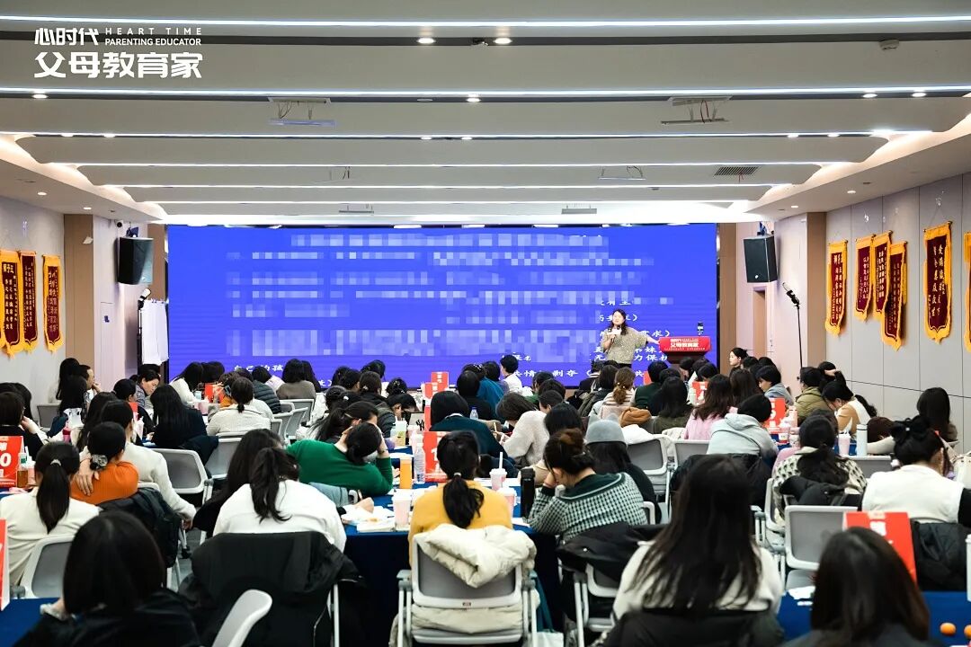 女儿反复说“害怕考试”，为什么我越安慰，她越害怕？问题出在哪儿？