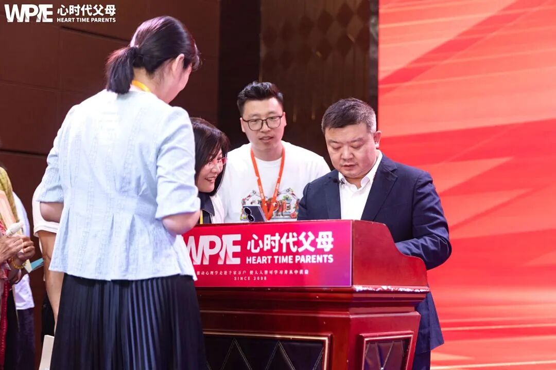 在博物馆花了300块钱都没让孩子爱上历史，没想到用一个旧拖把做到了