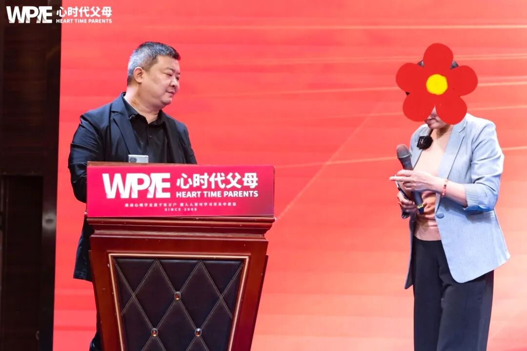 【家庭生态导师班】他在狗身上找家的感觉，父母却骂他“冷血”“没良心”——可悲的不是孩子，而是不会养育的父母