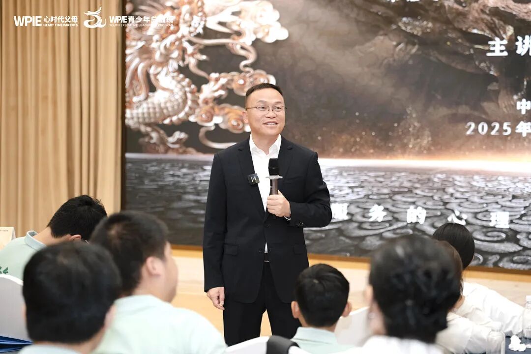 【青少年总裁班】从潍坊到南阳，千里送锦旗：这位母亲用行动告诉你，为什么一定要让孩子参加《青少年总裁班》！