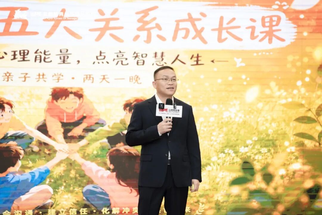 【青少年五大关系课】“爸爸只会打骂吼，妈妈给不了拥抱”——那个长发遮面的辍学女孩背后的家庭真相
