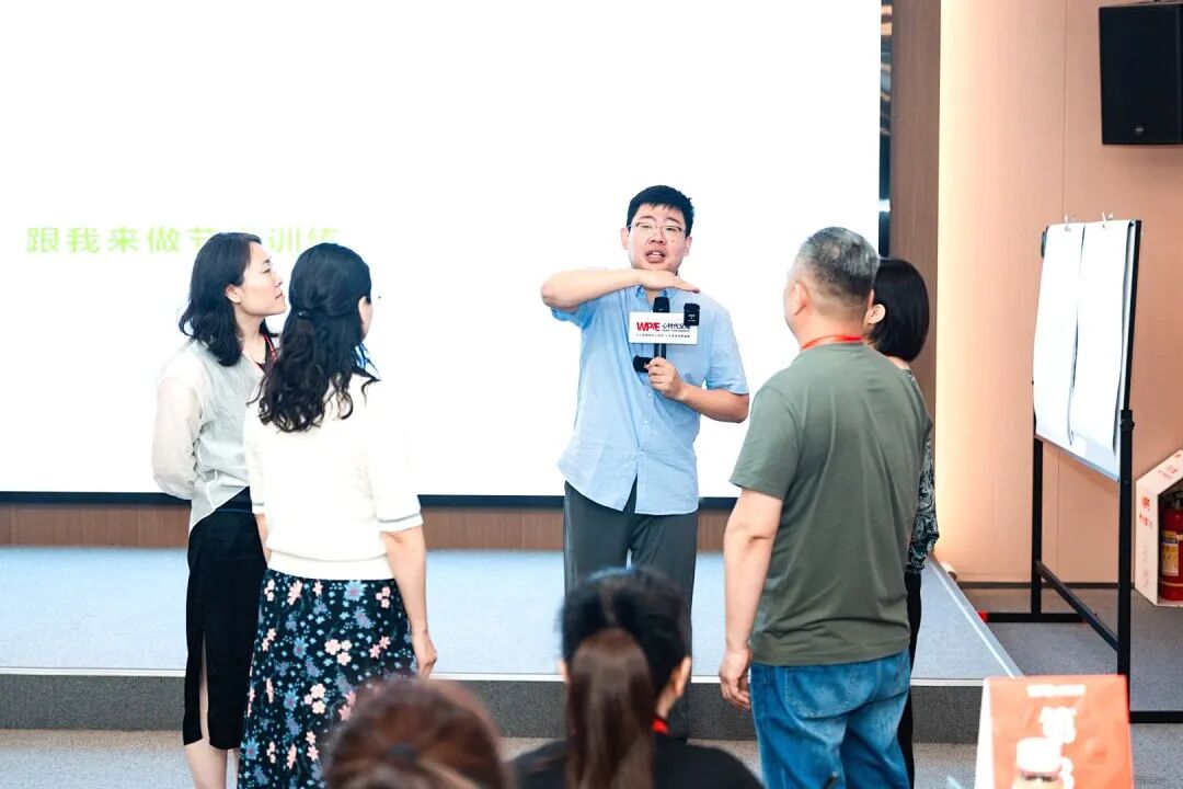 你和那个女孩一起去博物馆，你开心吗？——张兆鹏老师：“先问感受，再谈社交！”