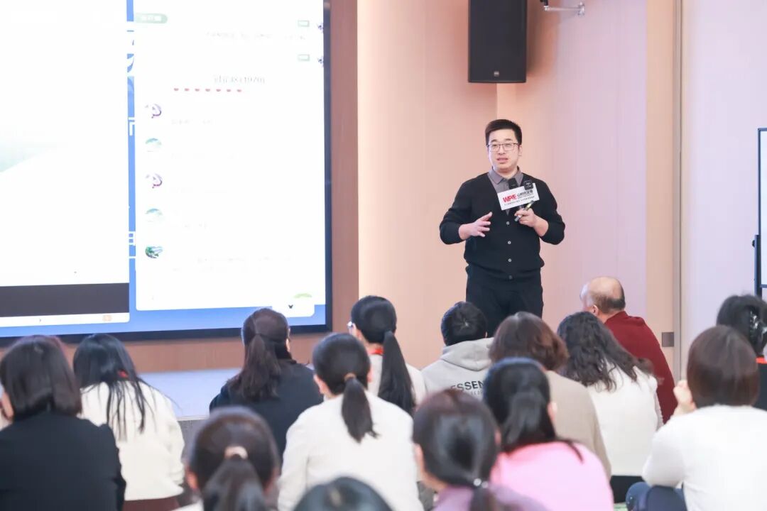 【学习军师方案班 · 高级】“妈，你当年为什么要把我送人？”她哭着问出这句话后才发现，爱从来没走，只是被痛苦挡住了