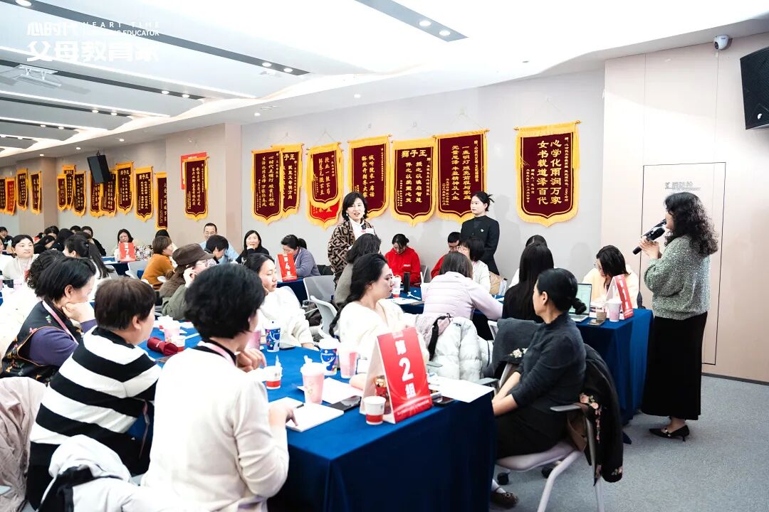 孩子18岁了还不会照顾自己，怪谁？文聪老师的一句话，说透了包办型父母的焦虑！