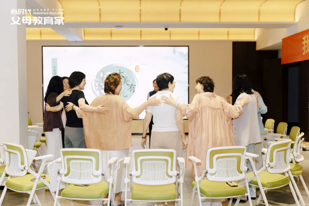 【大美君子女】梁敏老师用一颗小番茄，掰开了我攥紧的人生——我的信阳正念之旅！