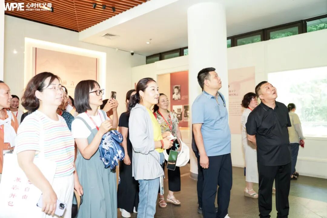 “妈妈，历史老师怀疑我抄答案！”——我的第一反应差点害了她