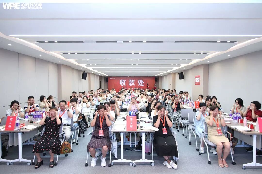 “我以前打过她，现在不敢管她”——父母越退让，孩子越失控？王克老师：“必须守住这条底线！”
