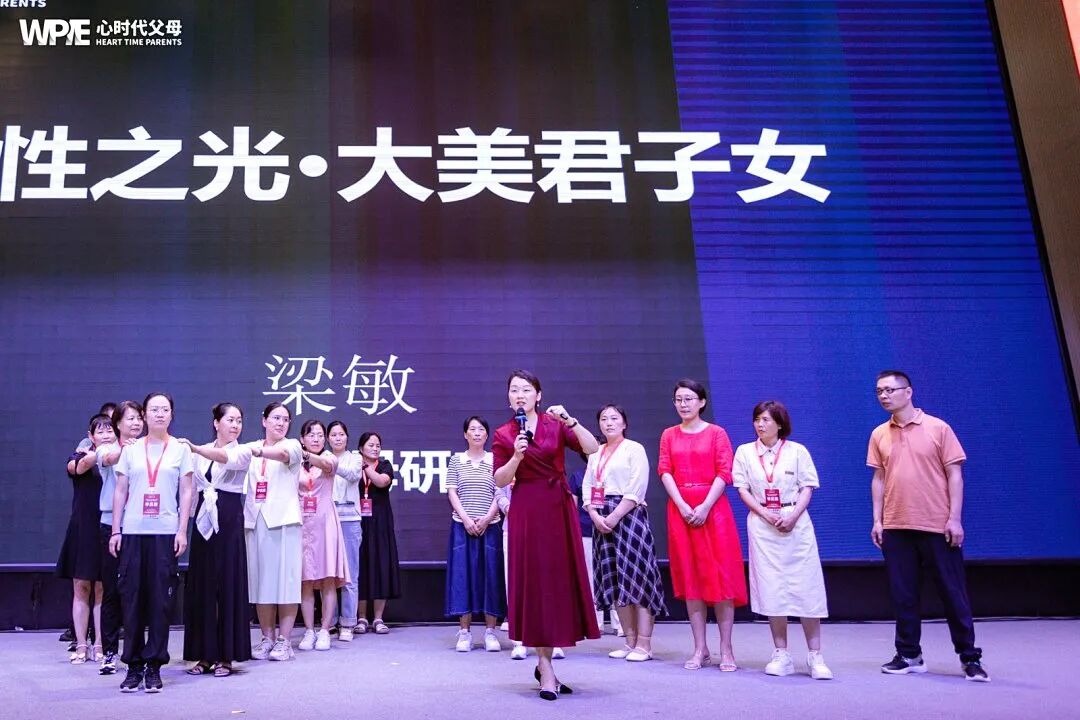 “孩子，你不用那么懂事，我和你爸爸的矛盾，不用你来承担！”