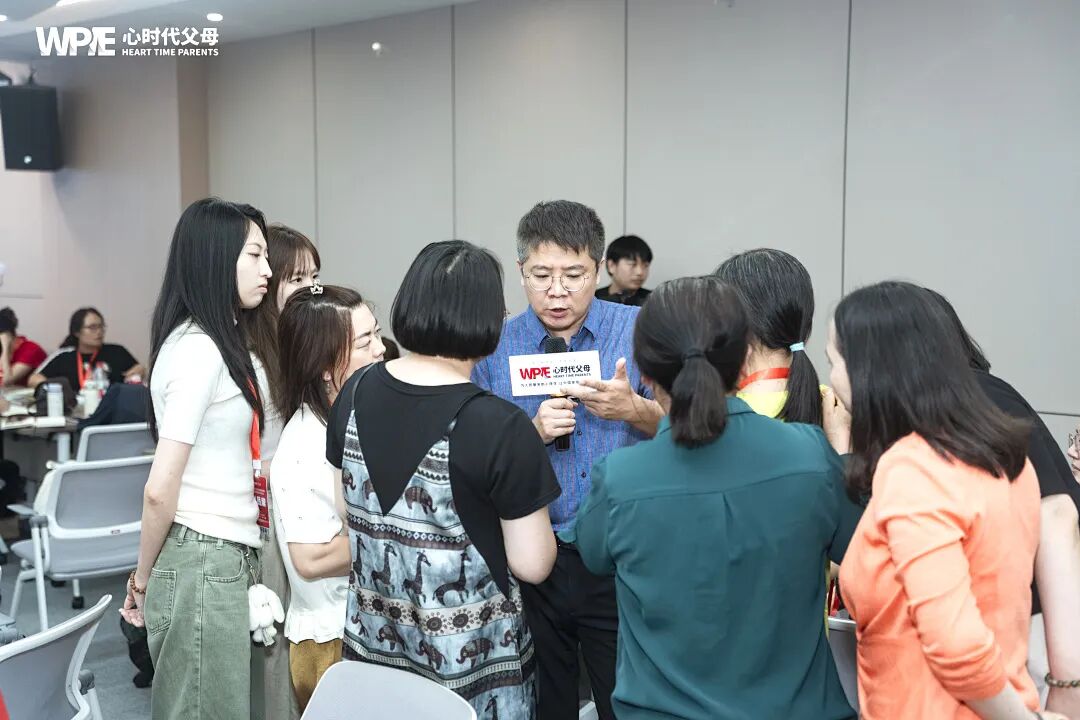 事业有成却突然抑郁？王克老师：“你的创伤，大概率源于童年时期母亲的情感‘缺席’！”