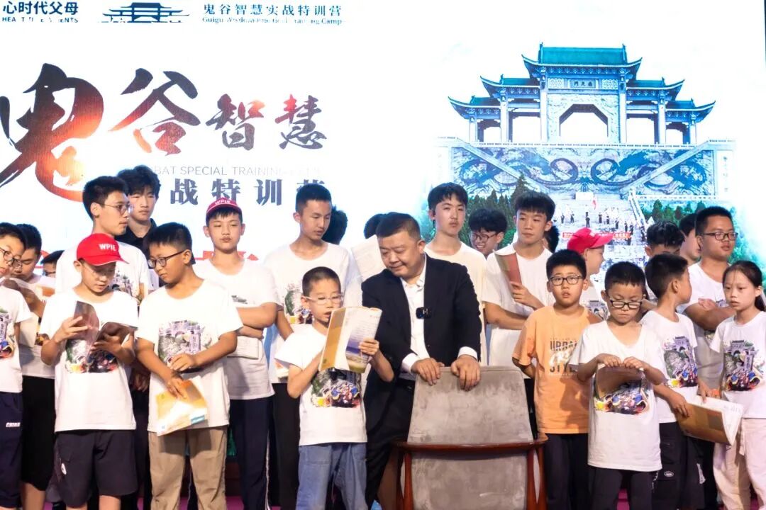 【青少年五大关系课】如果你不敢在台下跟唱，就别怪孩子不敢上台