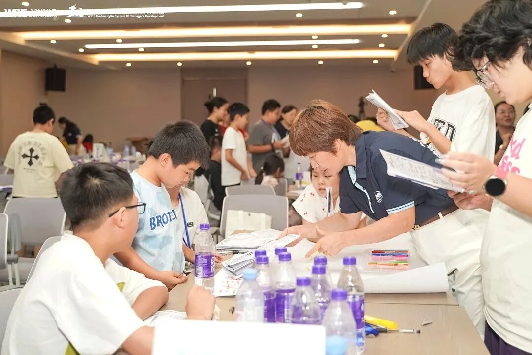 别再做“纠错型父母”了，试试“托举型导师”？