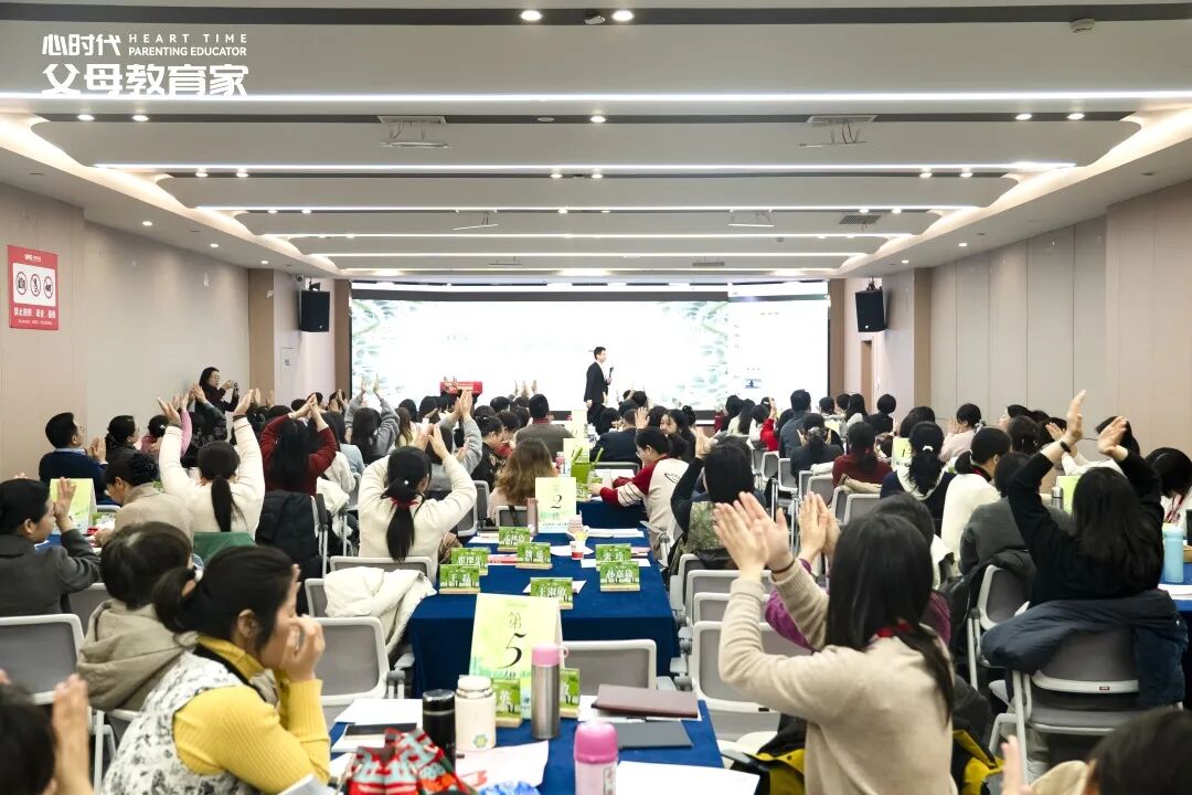 曾经只敢带着耳机偷偷听课，如今终于敢当面“活”了！