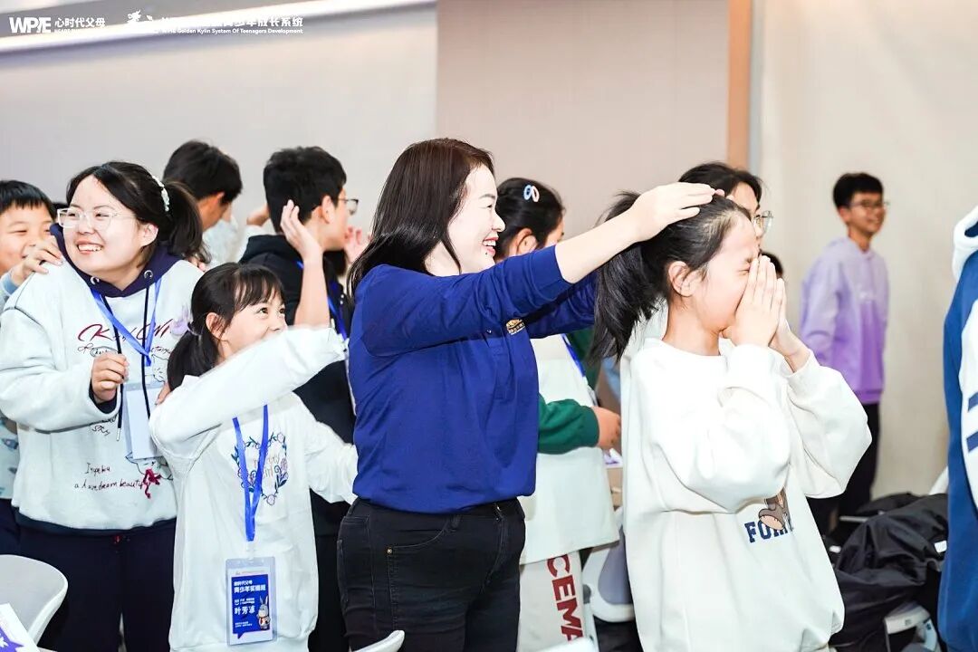 从“扇自己耳光”到“助孩子考700分”——这个爸爸值得全网学习！