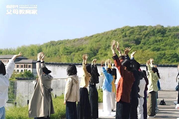 “我不配被介绍，更不配被爱”——一位被“否定创伤”困住的母亲，该如何自救？