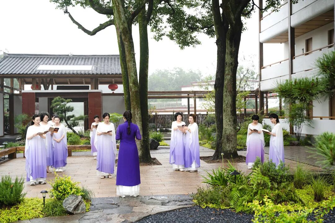 【大美君子女】梁敏老师用一颗小番茄，掰开了我攥紧的人生——我的信阳正念之旅！