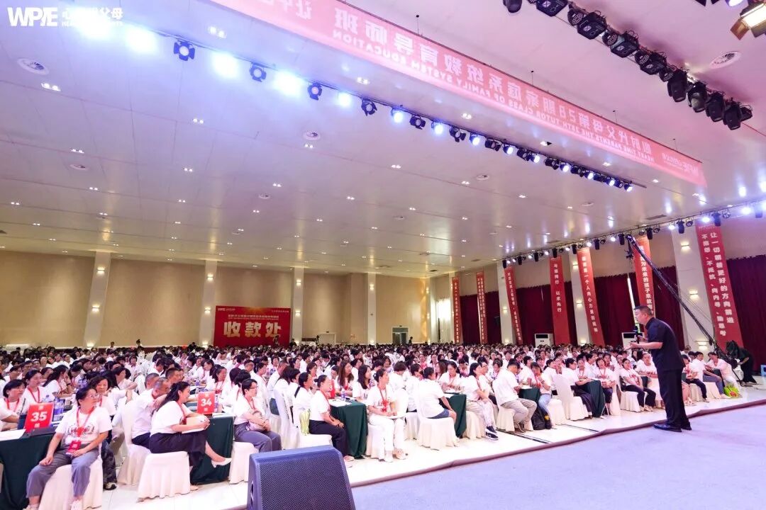 “给你，还温着呢！”——那把他藏在怀里的瓜子，胜过万千句“我爱你”