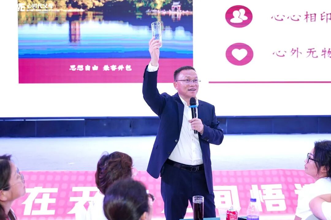 【家庭生态导师班】室友使唤她跑腿、零食被共享、东西被乱翻——而她，为何连一个“不”都不敢说？