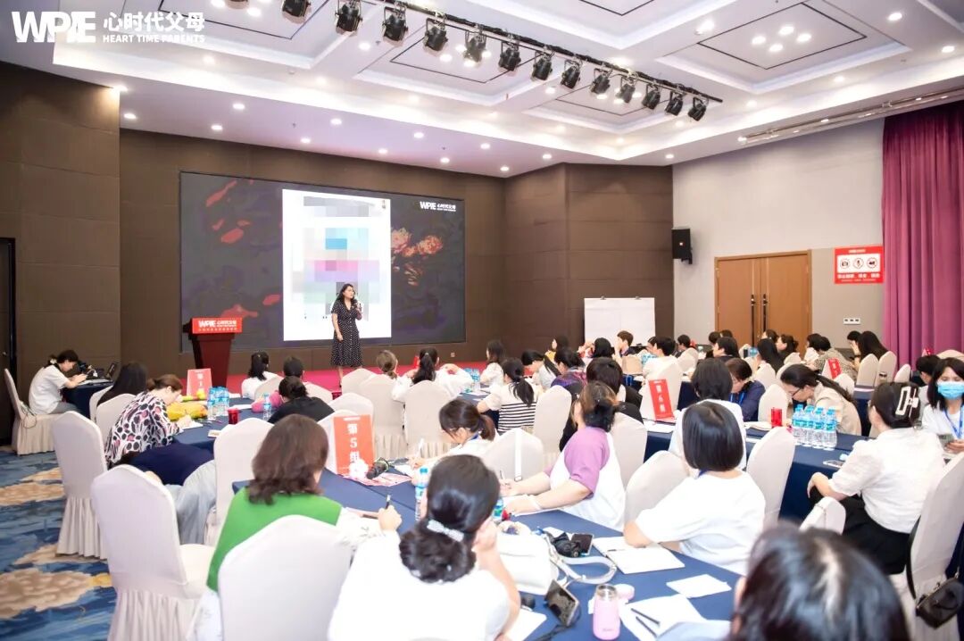 “姐姐就该多付出”“拒绝就是不孝”——文聪老师一语道出残忍的真相：“在至亲眼里，钱比你重要！”