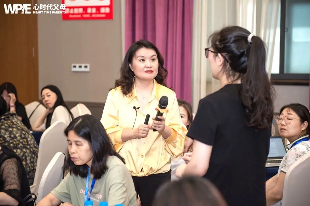 孩子嫌妈妈买400元的酒太奢侈？两位导师支招：“只需回4个字，孩子的一生都会‘配得上’！”