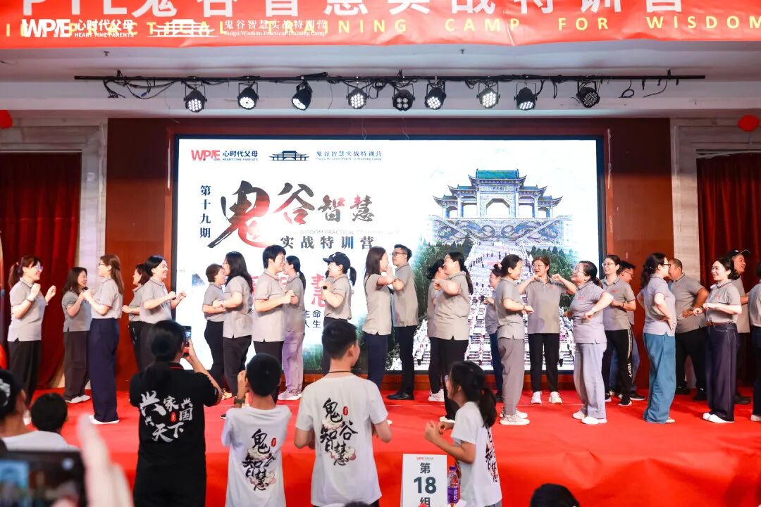 【青少年五大关系课】如果你不敢在台下跟唱，就别怪孩子不敢上台