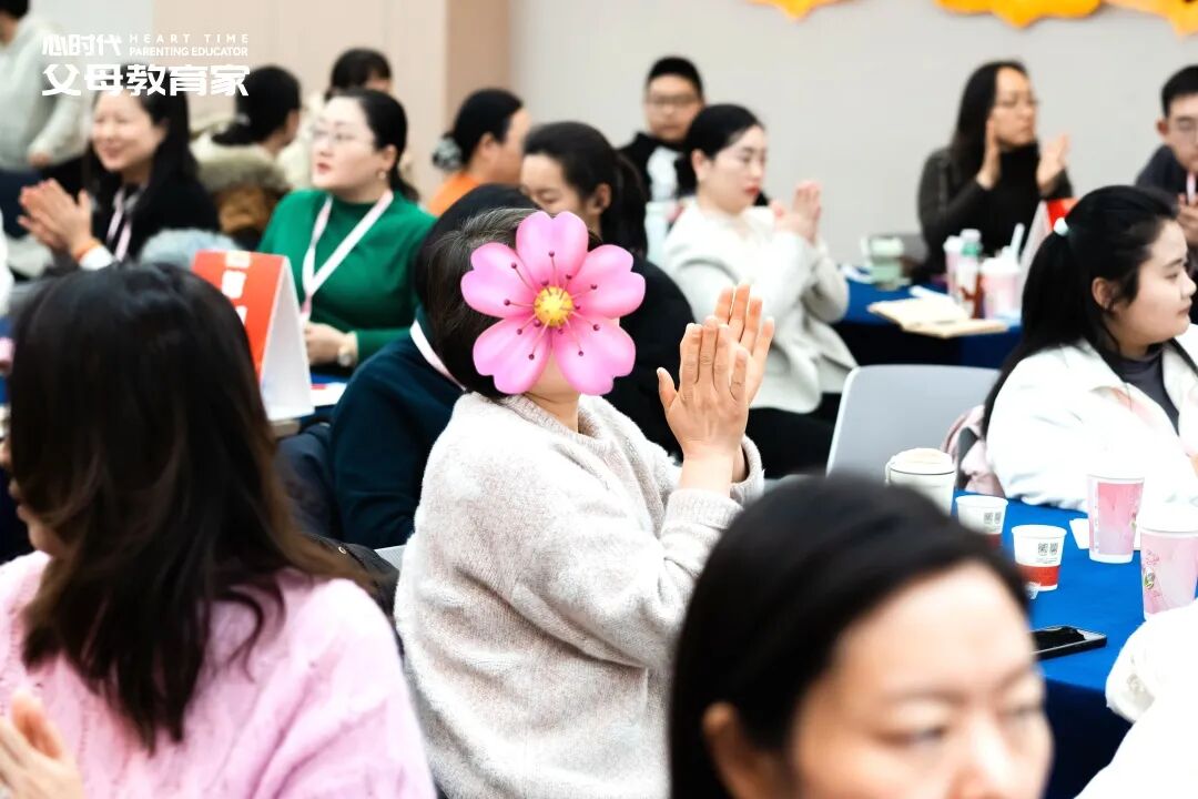 孩子18岁了还不会照顾自己，怪谁？文聪老师的一句话，说透了包办型父母的焦虑！