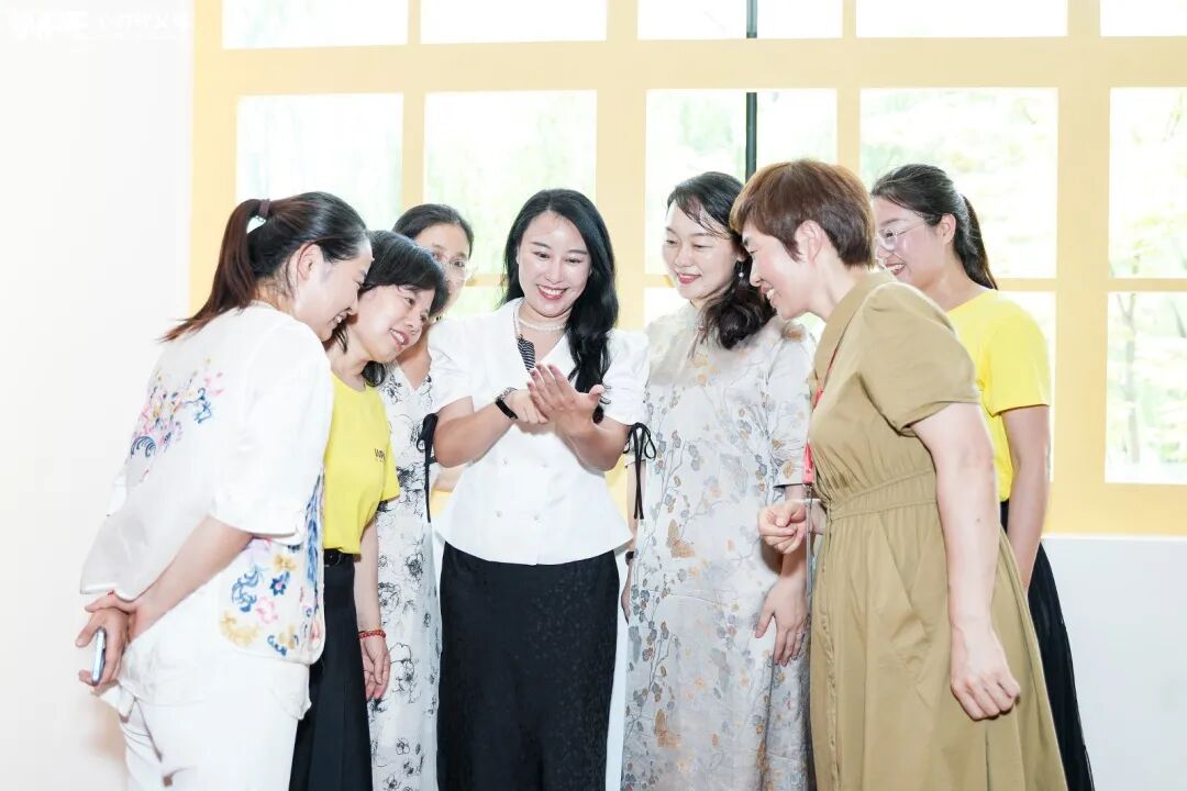 “妈妈，历史老师怀疑我抄答案！”——我的第一反应差点害了她