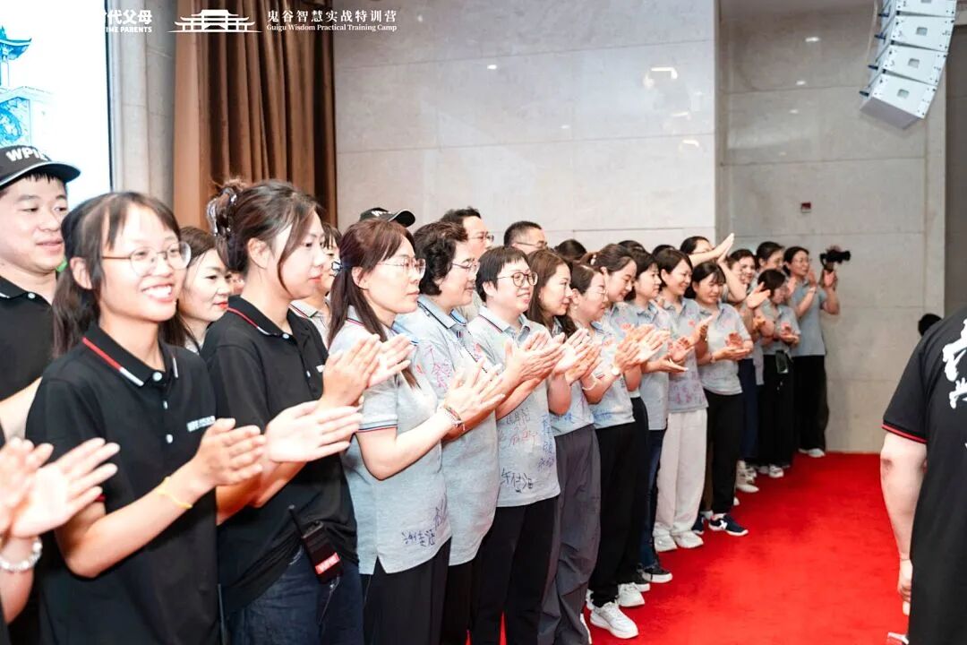 “好个屁！”——那句脱口而出的回应，瞬间灭了孩子眼里的光